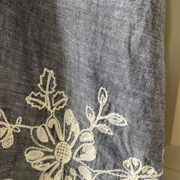 Cute embroidered chambray loose dress with pockets! Size XS - Picture 7 of 10